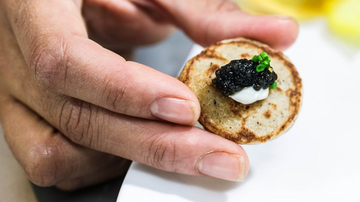 Gurmáni 'ujíždějí' na luxusním čínském kaviáru. Made in China dobylo další trh