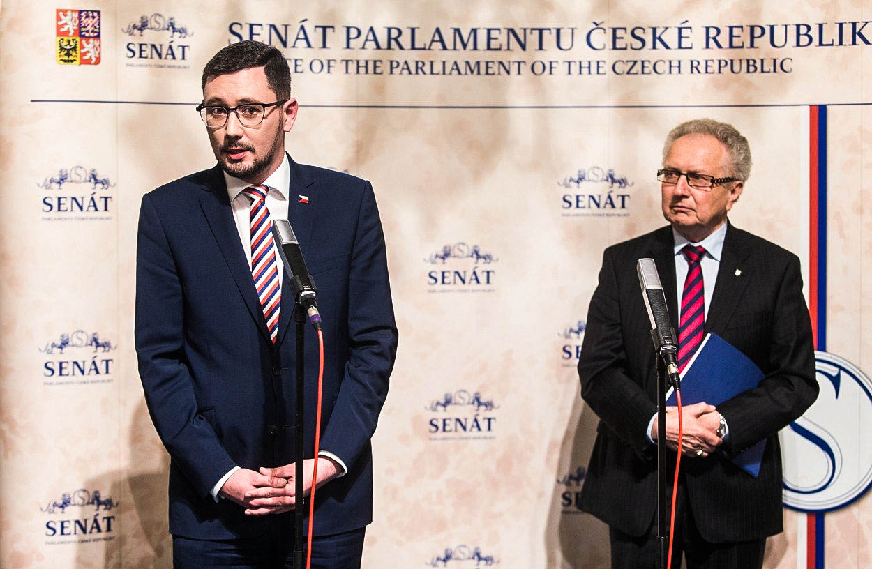 Nastávají nejisté časy, Senát se bude hodit