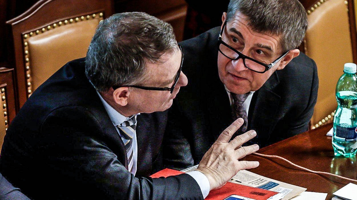 Piráti pohořeli u soudu, Babiš a Zaorálek smí do televize