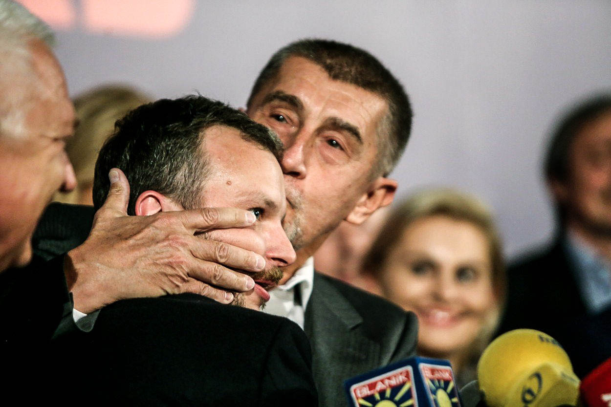 Pozor vládní koalice: Vstup jen na vlastní nebezpečí
