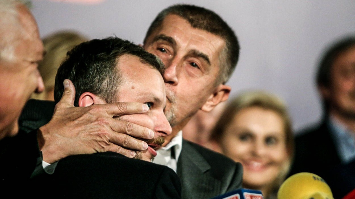 Pozor vládní koalice: Vstup jen na vlastní nebezpečí