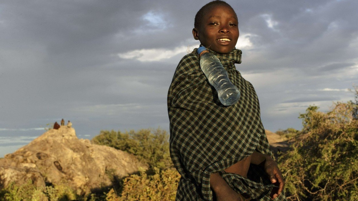 Vymírající kmen Hadza se oťukává v novém světě