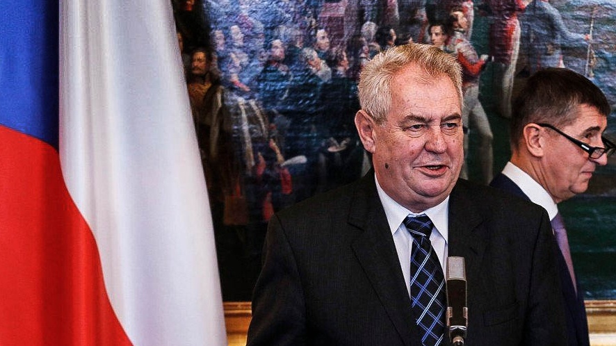 Zeman se sejde s vítěznou trojicí. Okomentuje ale jen ANO