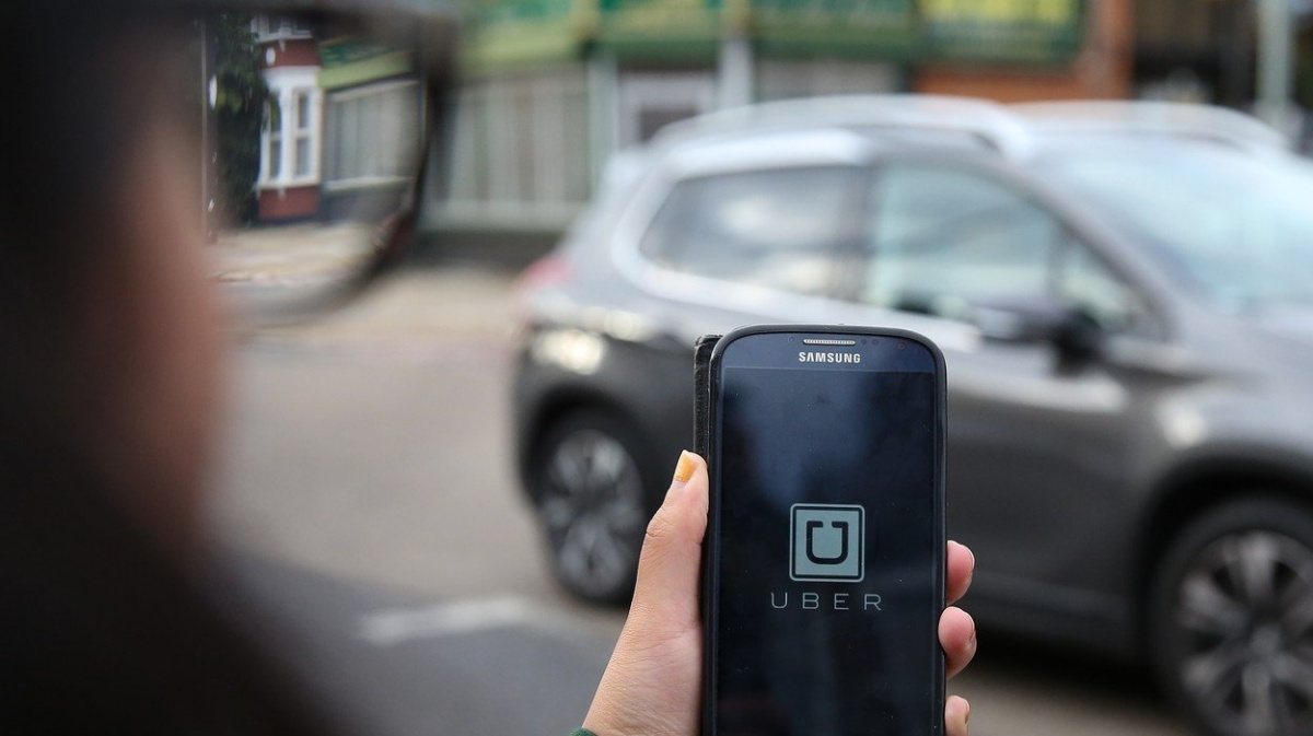Uber dostal zelenou a naštval taxikáře