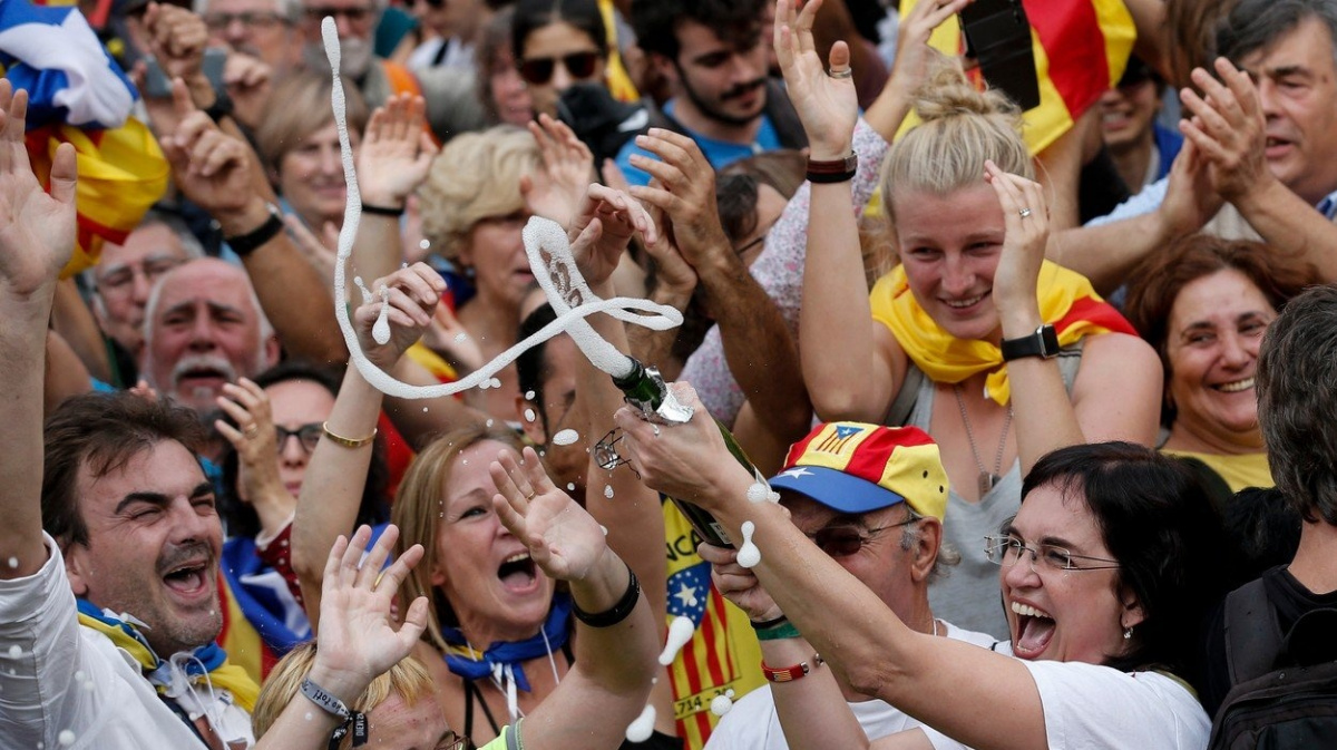 Katalánsko vyhlásilo nezávislost, Madrid mu omezí autonomii