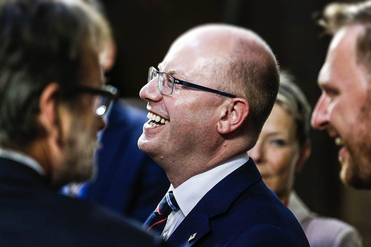 Politická smrt? Sobotka žije a jede se dál