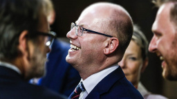 Komentář: Politická smrt? Sobotka žije a jede se dál