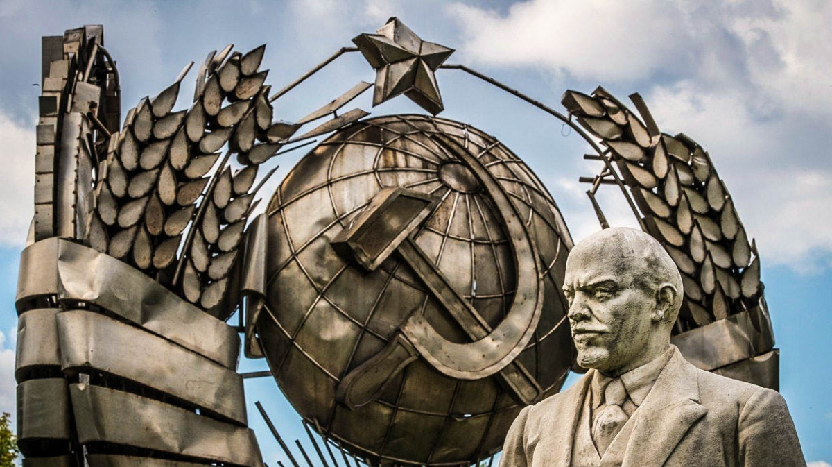 Sto let od VŘSR: Do historie raději moc nešťourat