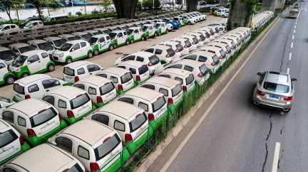 Čína dobyla automobilový průmysl. Její elektromobily ale zatím krásou neoplývají