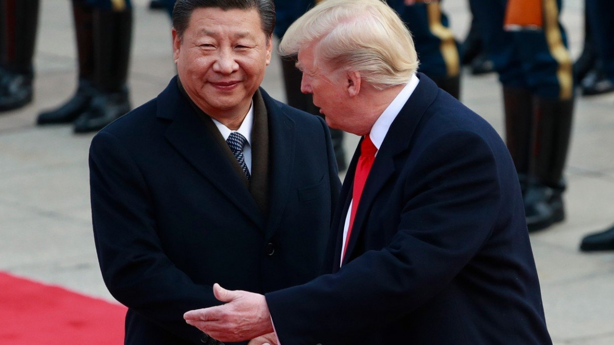 Trump v Číně: Kritika Pekingu, chvála prezidenta i dohody za stamiliardy