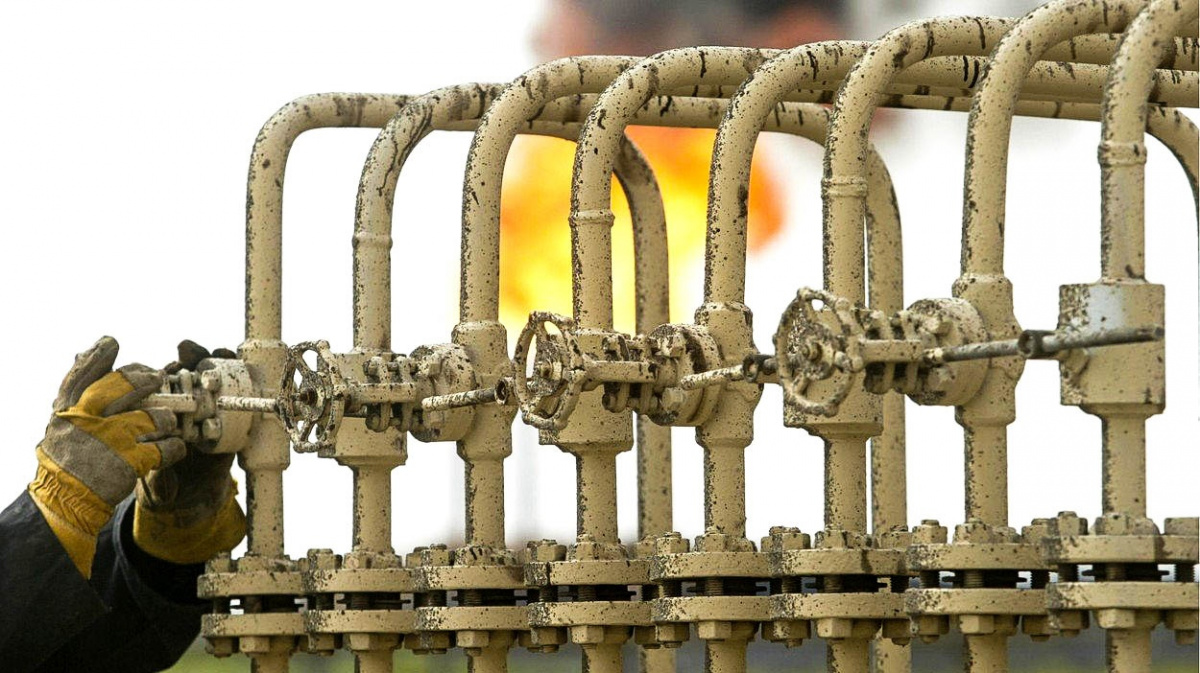 Konec levného benzínu i nafty. Víte, komu za to poděkovat?