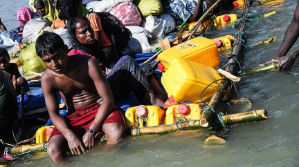 Kanystr jako vstupenka do lepšího života? Rohingové radši riskují utonutí než utrpení