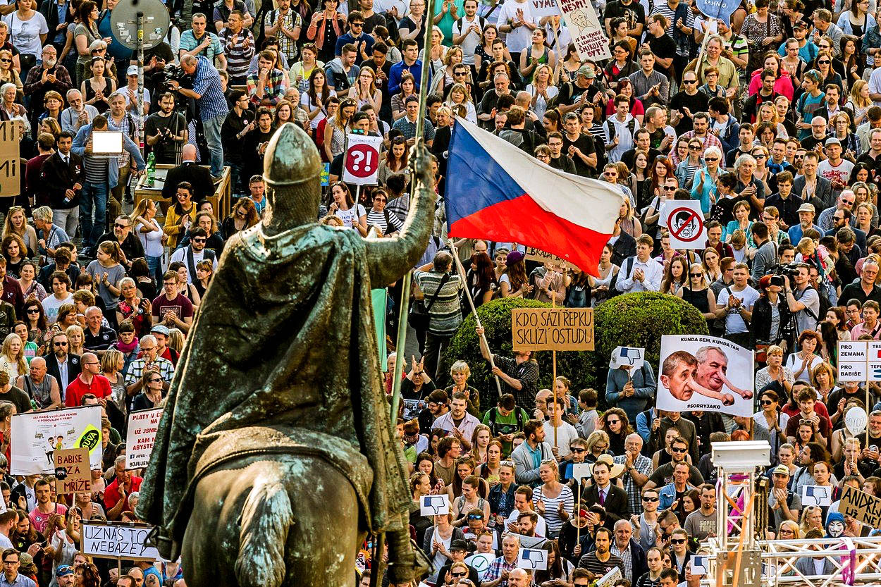 Jeho veličenstvo lid přichází: Pandořina skřínka s přímou demokracií se otvírá