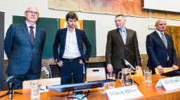 Aktualizováno: Je to definitivní: O Hrad se utká devět kandidátů, nejvíc chyb v petici má Zeman