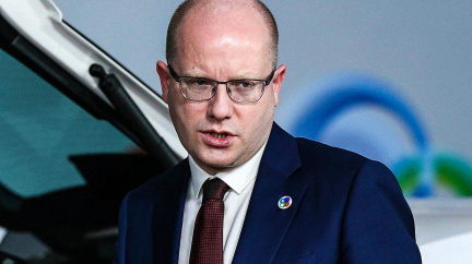 Rozčilený Sobotka: Vzpamatujte se, ztrácíme i zbylé voliče, vzkázal na Moravu