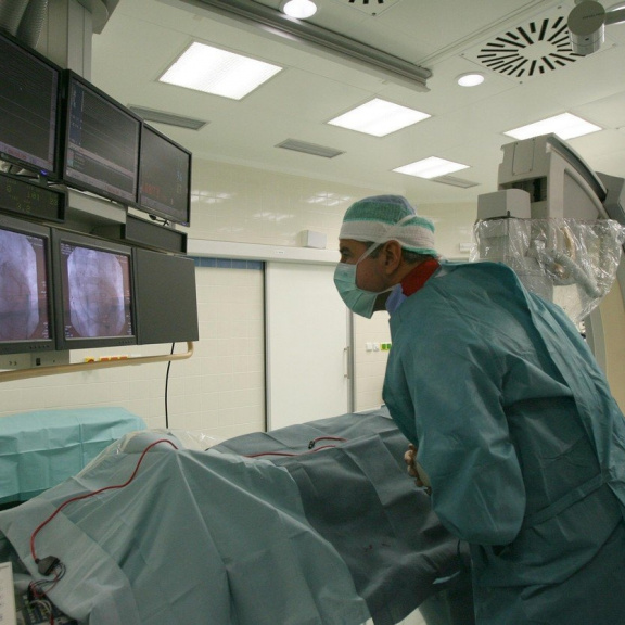 Poprvé v Česku: Lékaři voperovali pacientovi umělé srdce