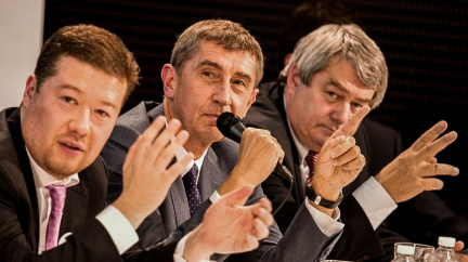 Babiš má holding s komunisty a Okamurou. Proč funguje?