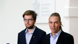 Piráti Michálka nepotopili, zůstává místopředsedou