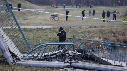 Ponton zřícenou lávku nenahradí, Praha zavřela můstek v Černošicích