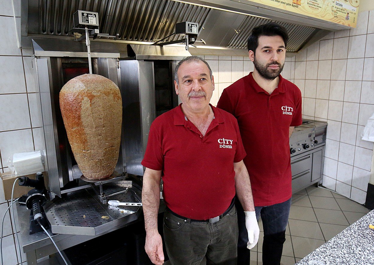 Bruselští modří už vědí: Kebab je sajrajt, glyfosát lahůdka