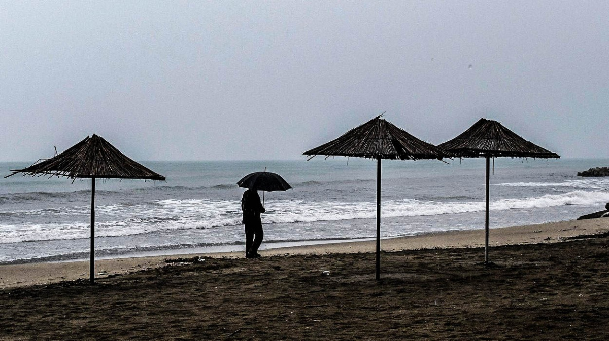 Moře 'polyká' pobřeží Albánie rychlostí 20 metrů za rok