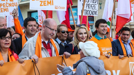 Dohledový úřad odtajnil pokutované strany. Kdo platil za chyby v kampani?