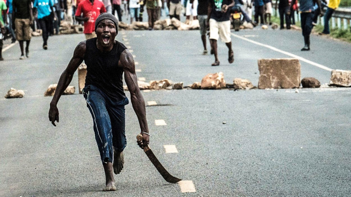 Máte-li v ruce mačetu, kdekdo vypadá jako nepřítel