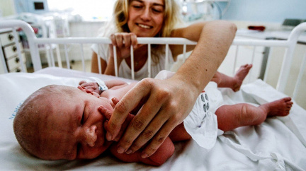 Novoroční nadělení: Mateřská i nemocenská porostou, otcovská dovolená je za rohem