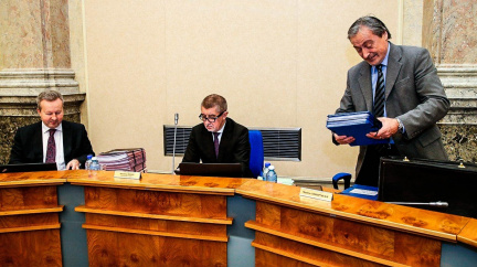 Aktualizováno: Vláda 'vyladila' programové prohlášení. Studentům a důchodcům slibuje vlaky zdarma