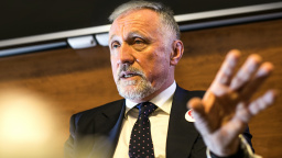 Tradiční země EU mají být solidární s námi a nežádat solidaritu po nás, tvrdí Topolánek