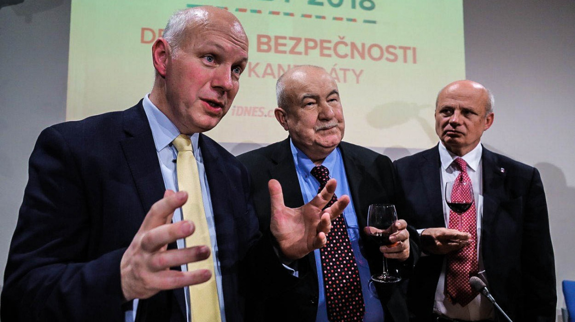 Zeman schytal kritiku za projev o historii, naštval soupeře i Slováky