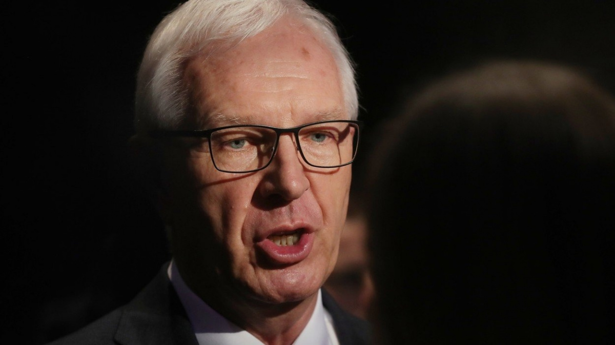 Spor o debaty: Zeman by rád čtyři, Drahoš je proti