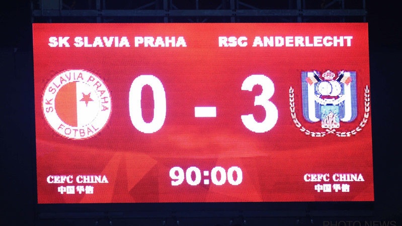 Podezřelé miliardy čínské CEFC v Česku. Rozhodnutí ČNB vrhá stín na Zemanova čínského poradce