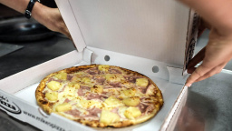 Zrušíme ponožky v sandálech a pizzu s ananasem aneb Předvolební sliby po italsku