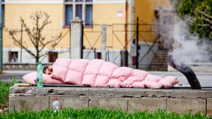 Chudých Čechů ubývá. Přesto jich příjmově strádá téměř milion