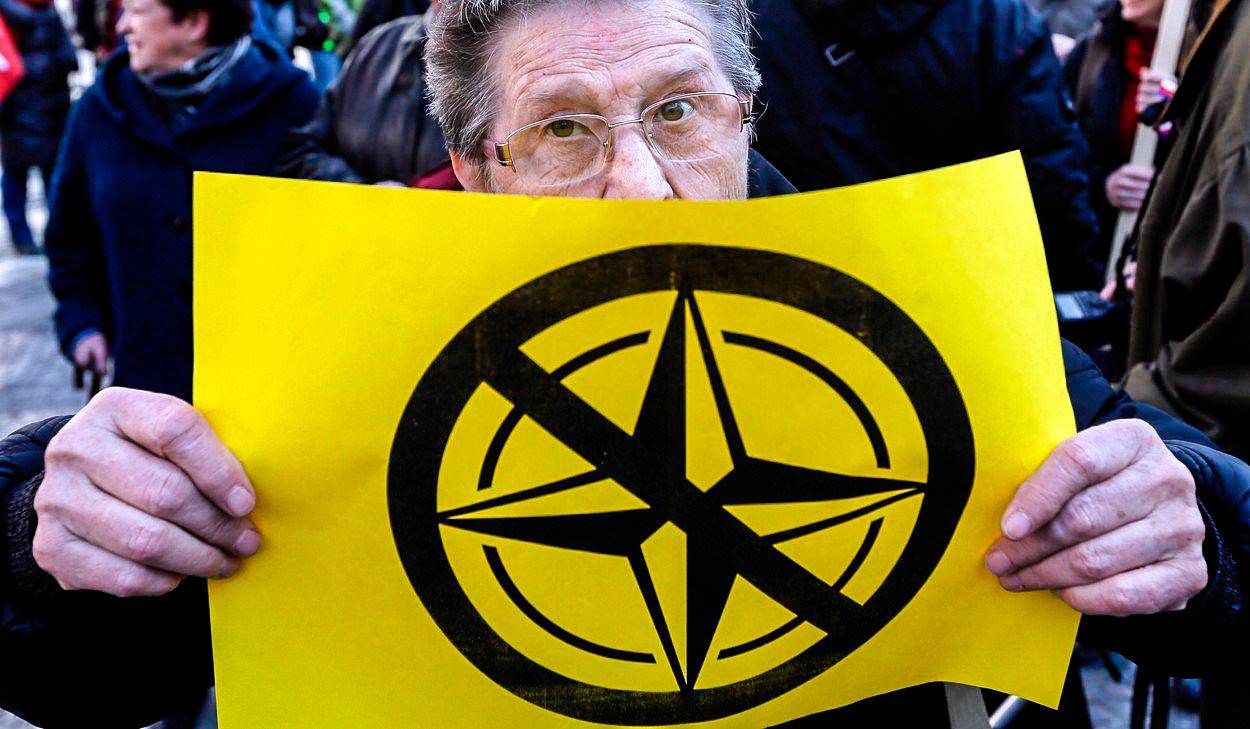 Vyhlásíme referendum o EU a NATO... A pak sbohem a šáteček?