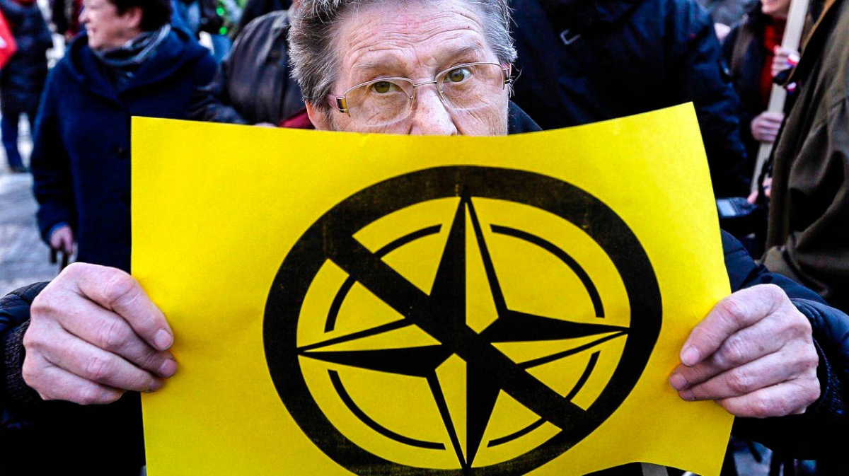 Vyhlásíme referendum o EU a NATO... A pak sbohem a šáteček?