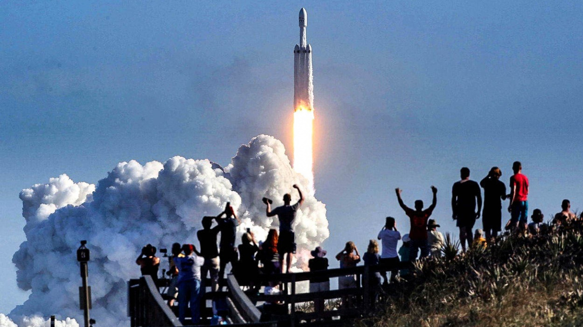 Start Falconu Heavy nás vynesl do 21. století kosmonautiky