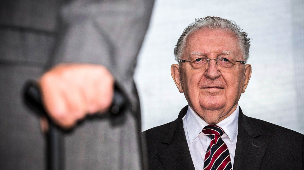 Čubovu absenci by vyřešila změna ústavy, jenže se nepodaří, stýská si Štěch