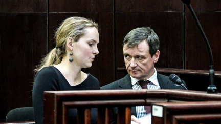 Rathovi nepomohla stížnost na soudce. Podjatí nejsou, soud pokračuje