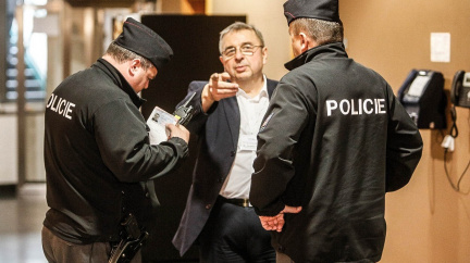 Aktualizováno: Dokonce i SPD od něj dává ruce pryč. Posílal gaye do plynu