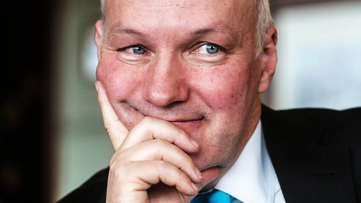 Fischer by rád do Senátu, zkritizoval Zemana i Okamuru