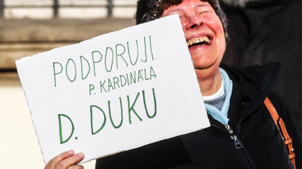 Komentář: Kardinál Duka jako katolický nohsled populistů?