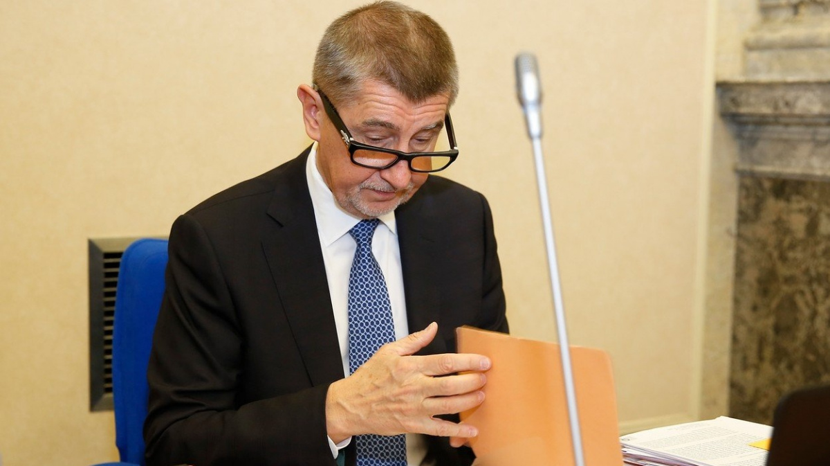 Babiš tlačí na odchod šéfa GIBS, Piráti chtějí vysvětlení