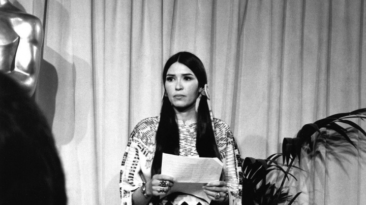 Kontroverzní Oscaři: Ponížená herečka i polibek, který šokoval