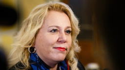 Aktualizováno: Za čtyřku vyhazov: Ministři odklepli nová 'výběrka' i známkování úředníků