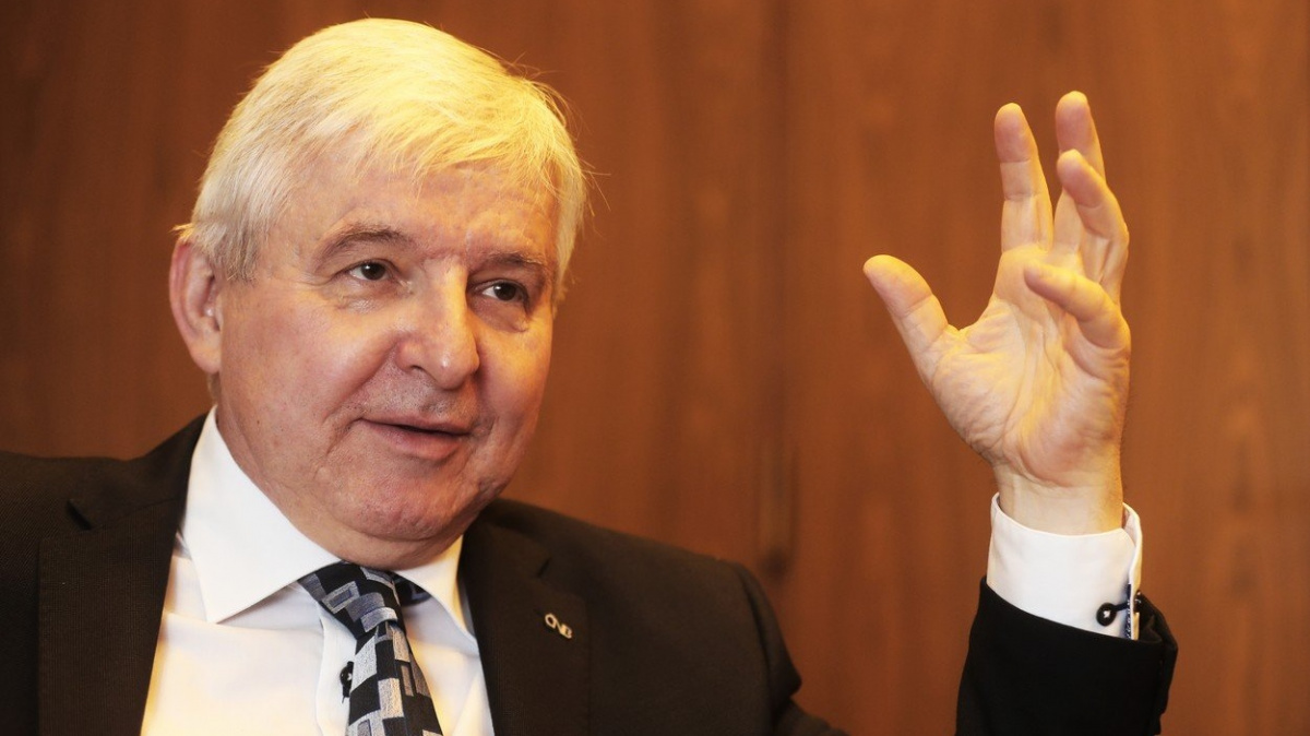 Ekonomika se přehřívá, hrozí problémy, hlásí Rusnok