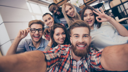 Mobily způsobují selfitidu, ohroženi jsou hlavně mladí