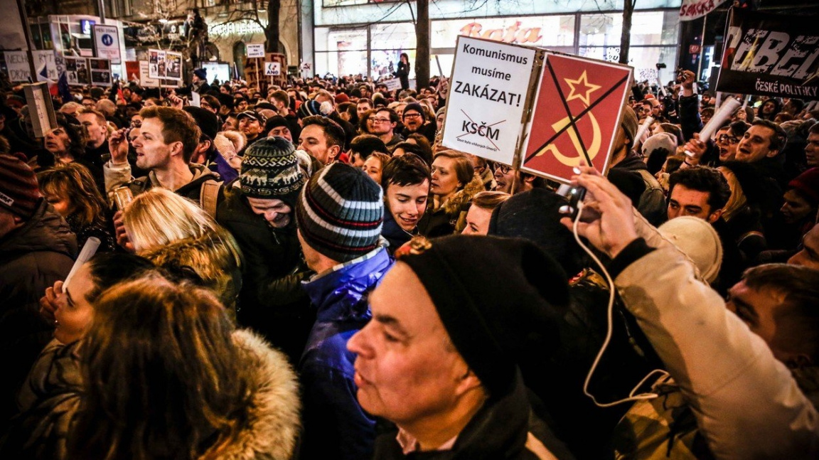KSČM odsoudila demonstrace v ulicích. A prahne po vzniku vlády