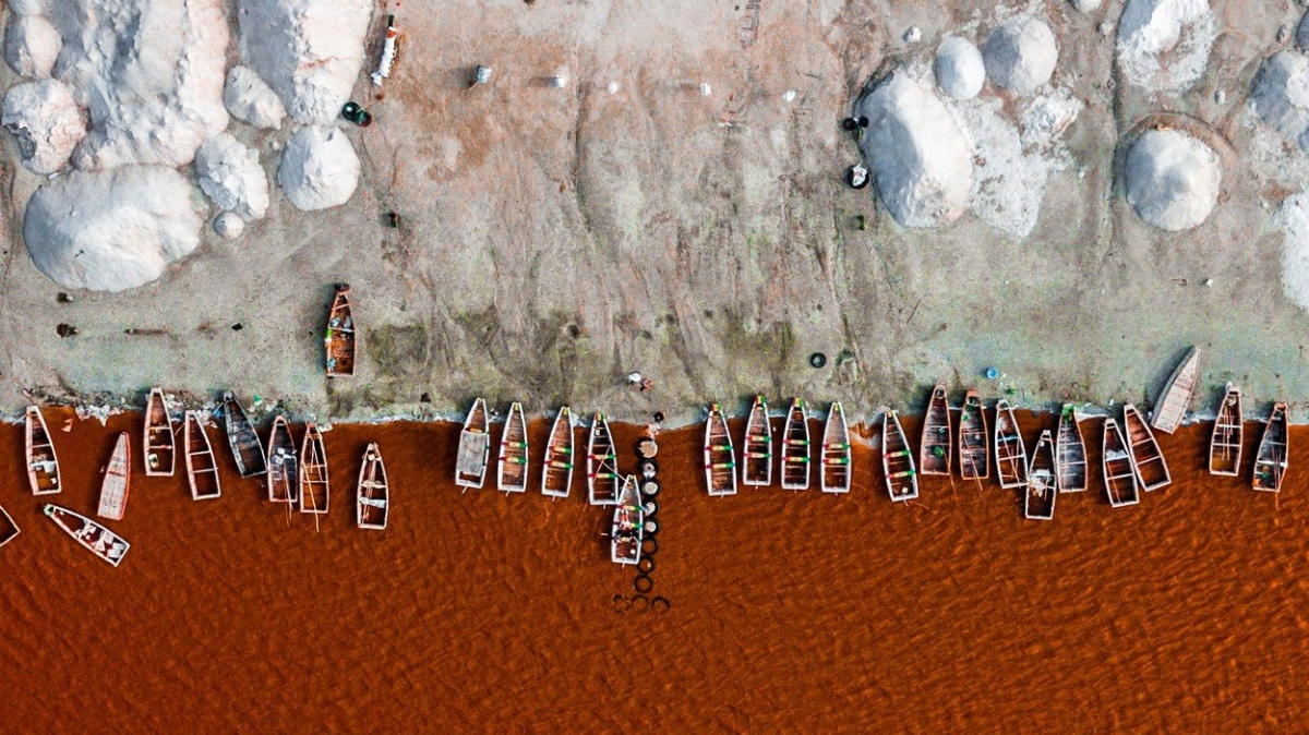 Jezera hrají úžasnými barvami. Jak se to stalo?